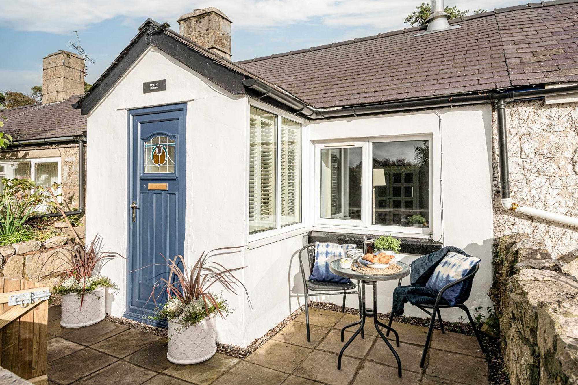 Fisherman Cottage Llanfaes Near Beaumaris Exterior photo